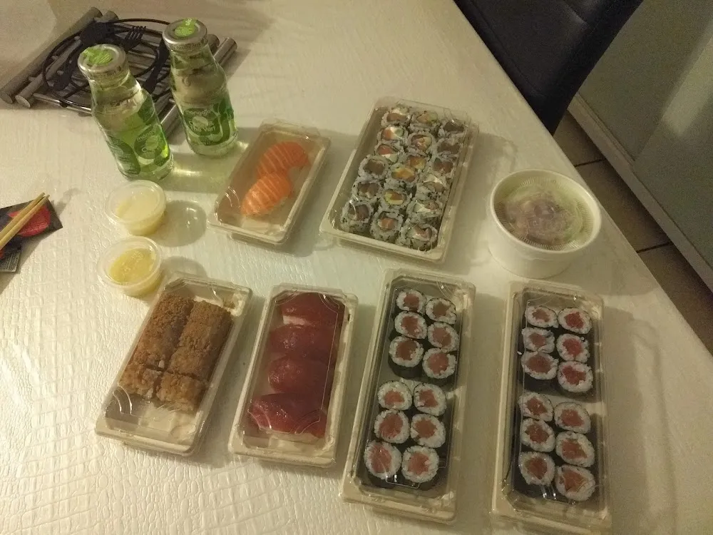 Sushis Thon Makis Thon California Roll Mix Salade de Choux California Roll Speculos Banane